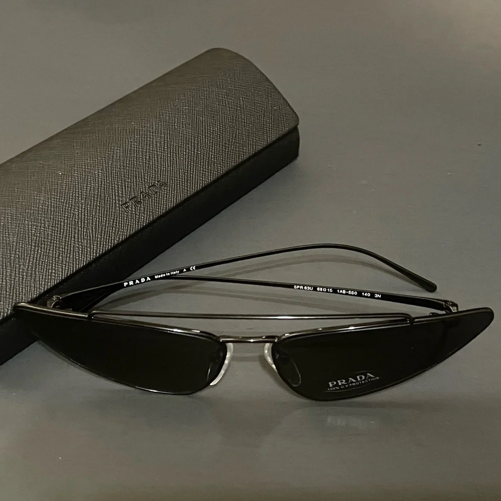 PRADA SPORT WOMEN’S CAT EYE SUNGLASSES SPR 63U (1AB-5SO) BLACK NWOT - Picture 1 of 5